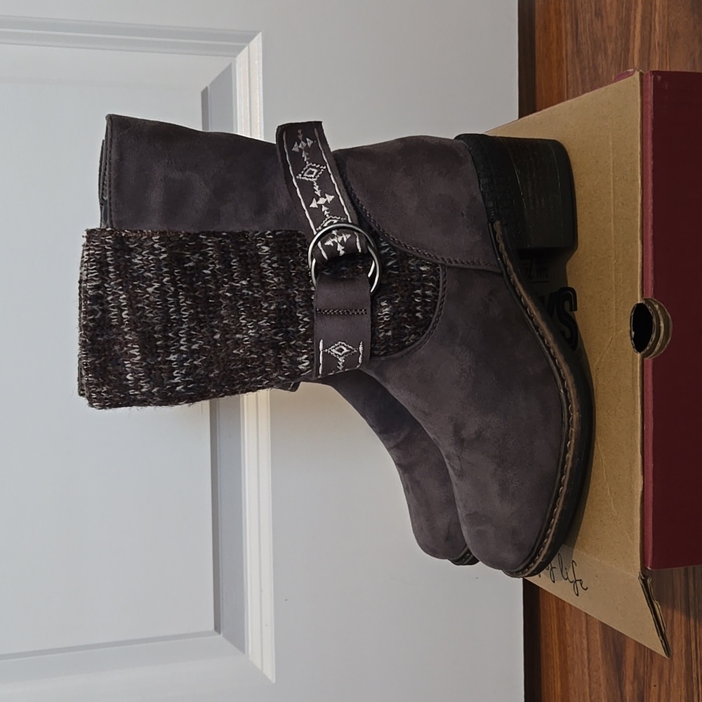 Muk luxs swead boots